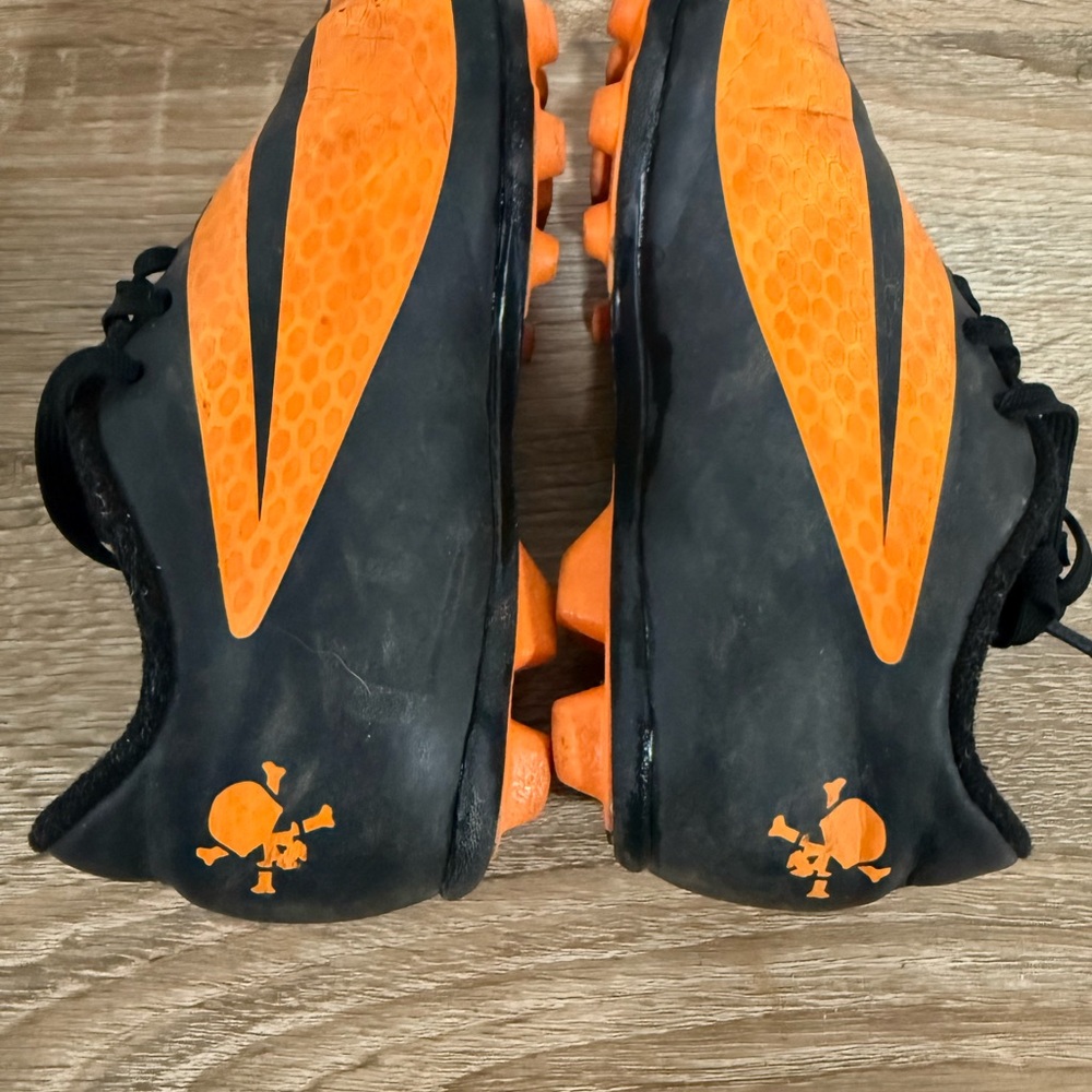 Nike Black and Orange Neymar  Hyper-venom cleats - Picture 4 of 5